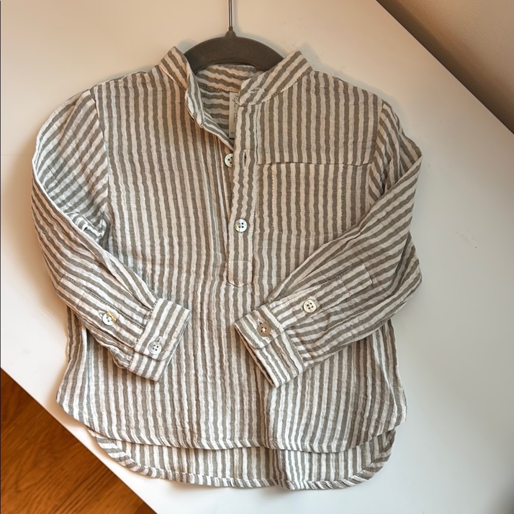 Rylee + Cru Gray and White Button Down Shirt with Mandarin Collar